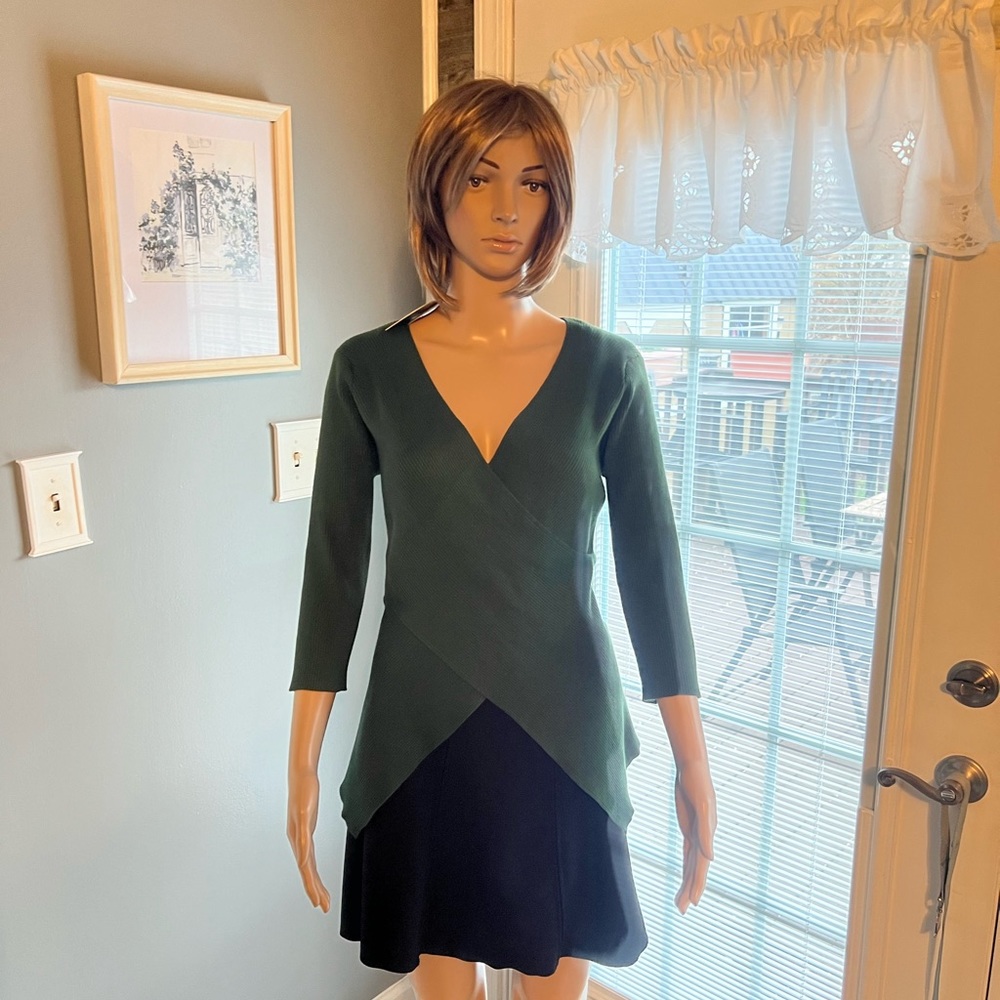 Questions Sweater SZ‎ LG NWT